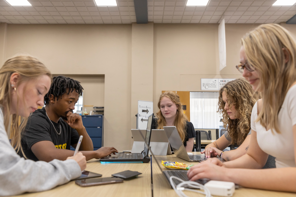 Students at a study group. Sam O'Keefe/University of Missouri