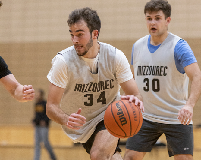 Students playing basketball at MizzouRec.