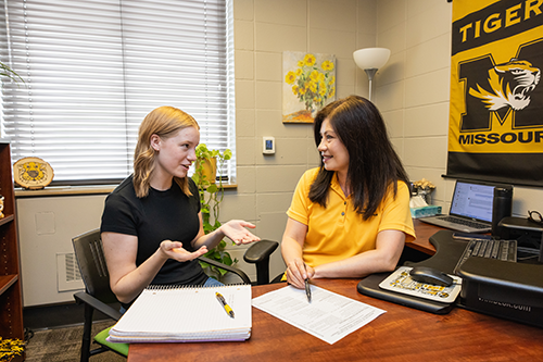 Student talking with her advisor.