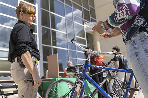 MUPD offers bike care clinic outside of Student Center.