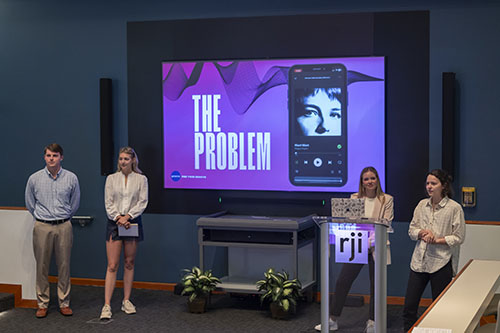 Students pitching presentation at the Entrepreneurship and Innovation competition .